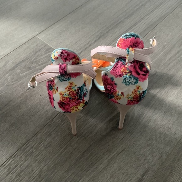 Chinese laundry sandal - Picture 3 of 4